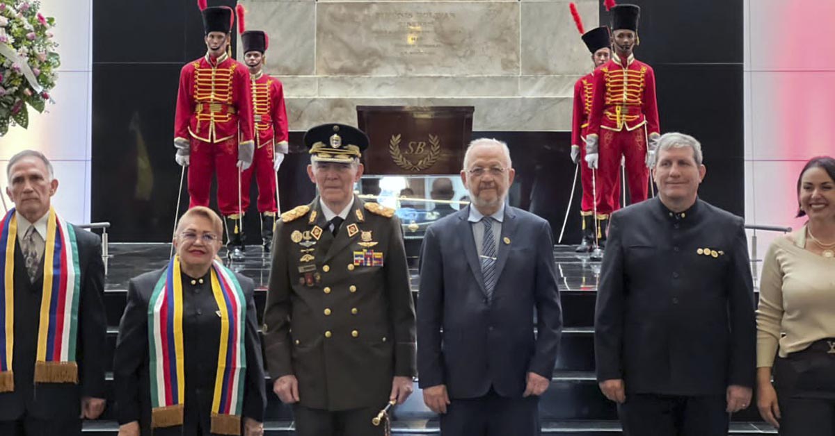 Ofrenda Floral al Padre de la Patria en conmemoración de los 194 años de su muerte