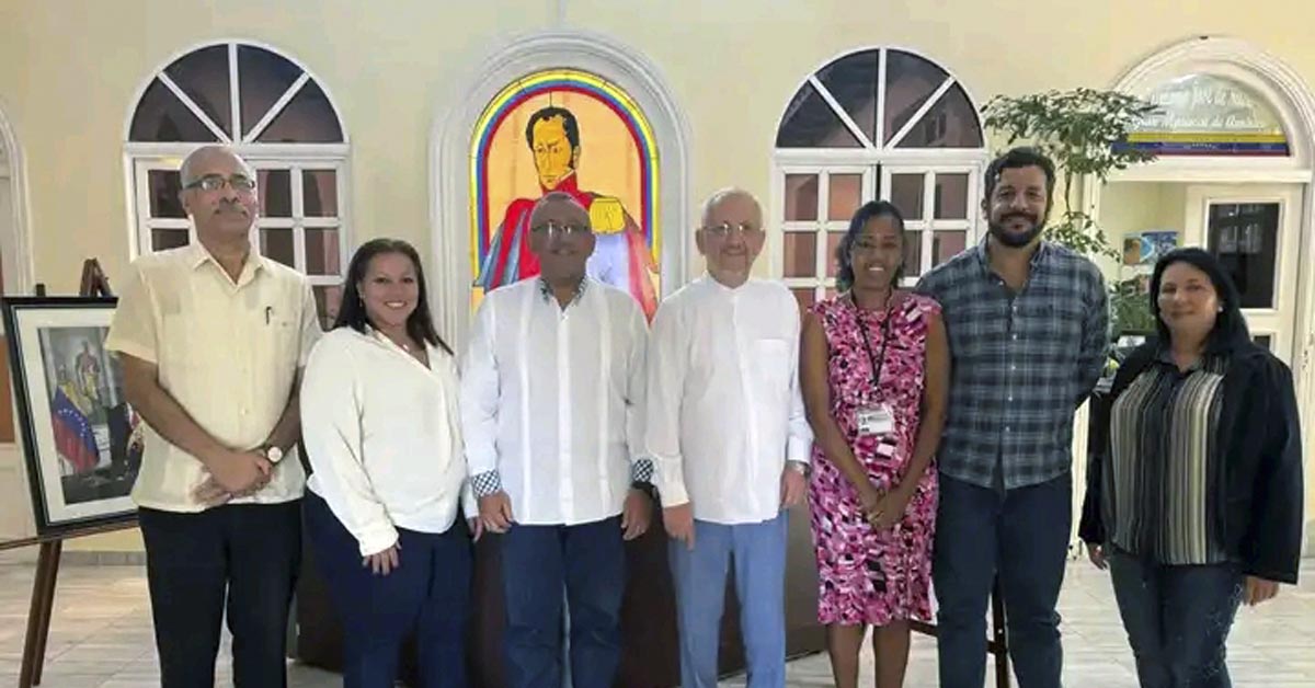 Reunidas autoridades del IAEDPG y el ISRI de Cuba para fortalecer lazos de colaboración