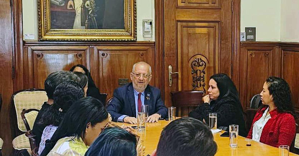 Teorizar aún más sobre la migración en términos de espacios de investigación propone Pedro Sassone