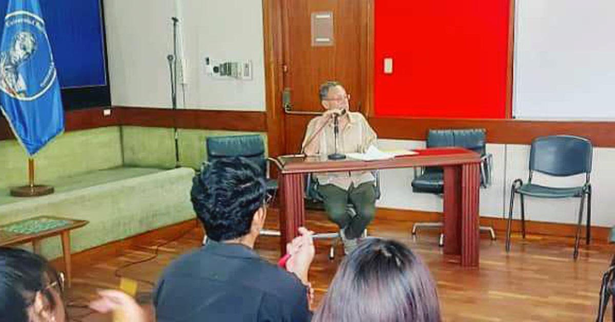 Un enfoque estratégico sobre Diplomacia Bolivariana de Paz compartió el profesor Franklin González con jóvenes en la UBV