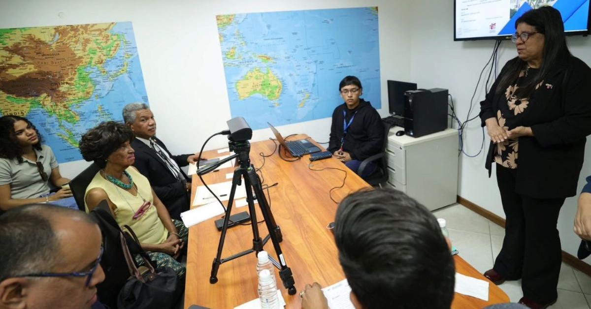 Viceministra Pugh inauguró ciclo de defensas de tesis de la Maestría en Política Exterior del IAEDPG